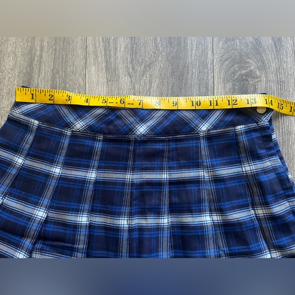 H&M short pleated school girl skirt in royal blue and white. Size 6 - Picture 8 of 9